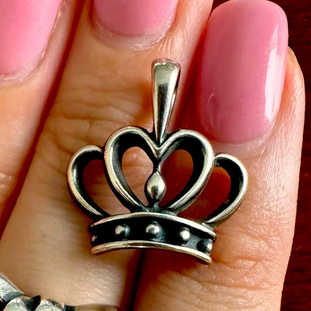 Retired James Avery Queen of Hearts pendant